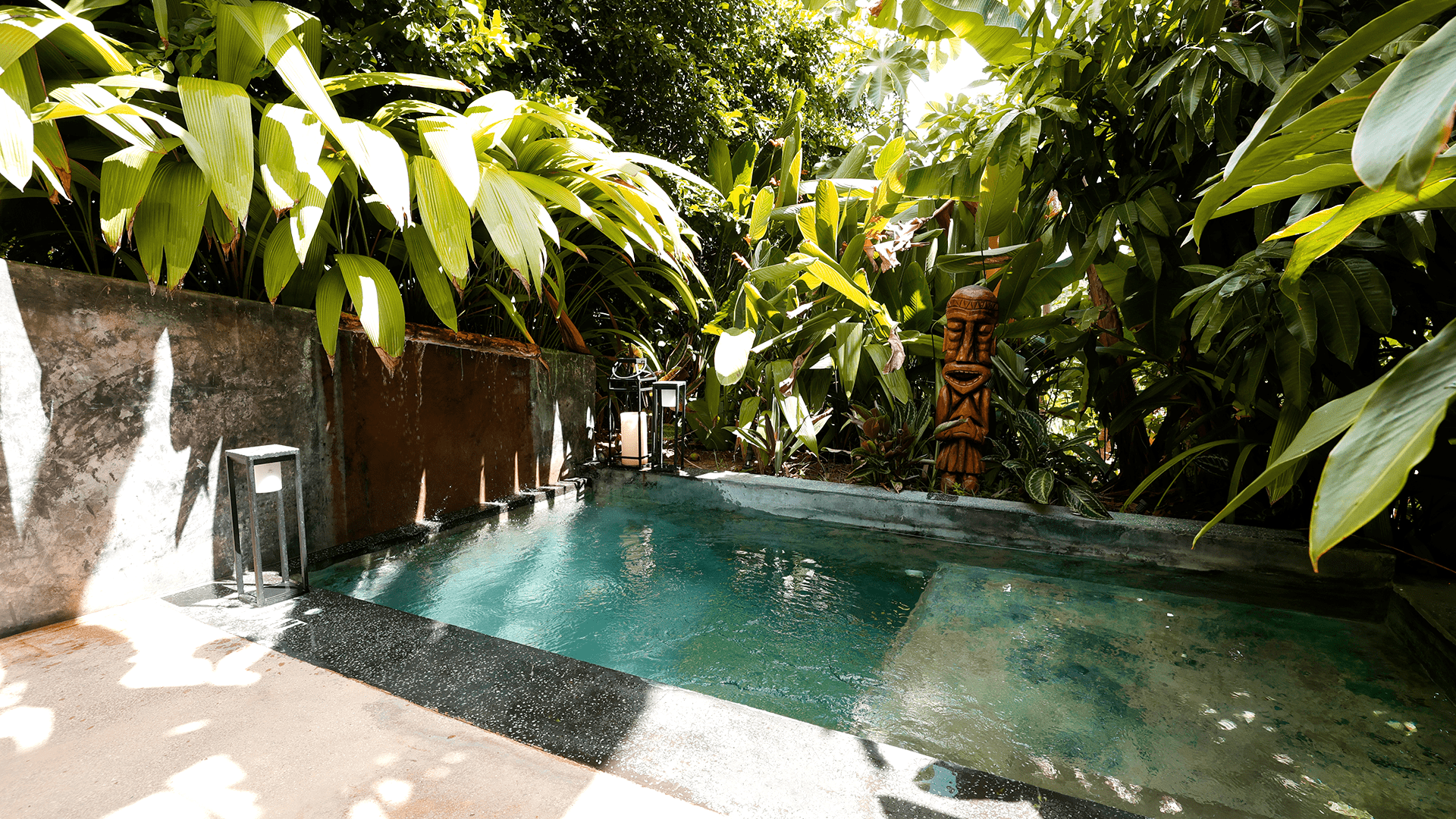 Habitación con piscina